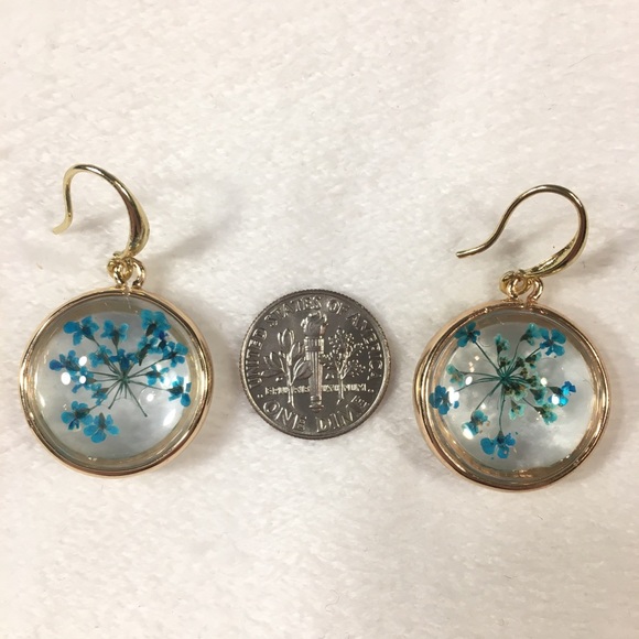 Blue Dried Flowers Resin Round Fishhook Earrings - Picture 4 of 6